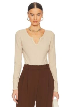 Split V Neck Crop Top Sandy