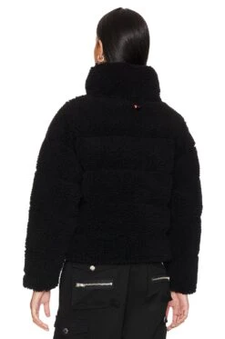 Nike NSW Fleece Jacket Black & White -FREE PEOPLE || Nike || Steve Madden Sales Store NIKR WO78 V5